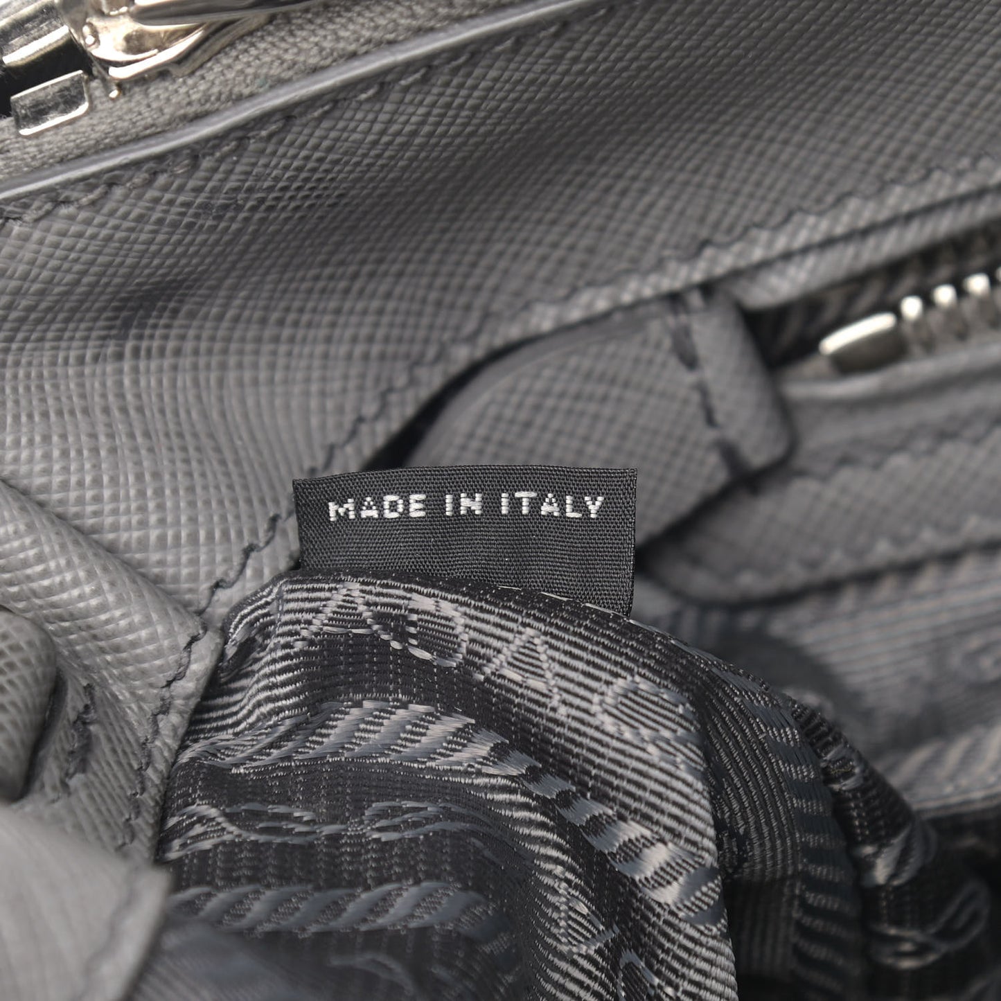 Saffiano Medium Galleria Double Zip Tote Marmo