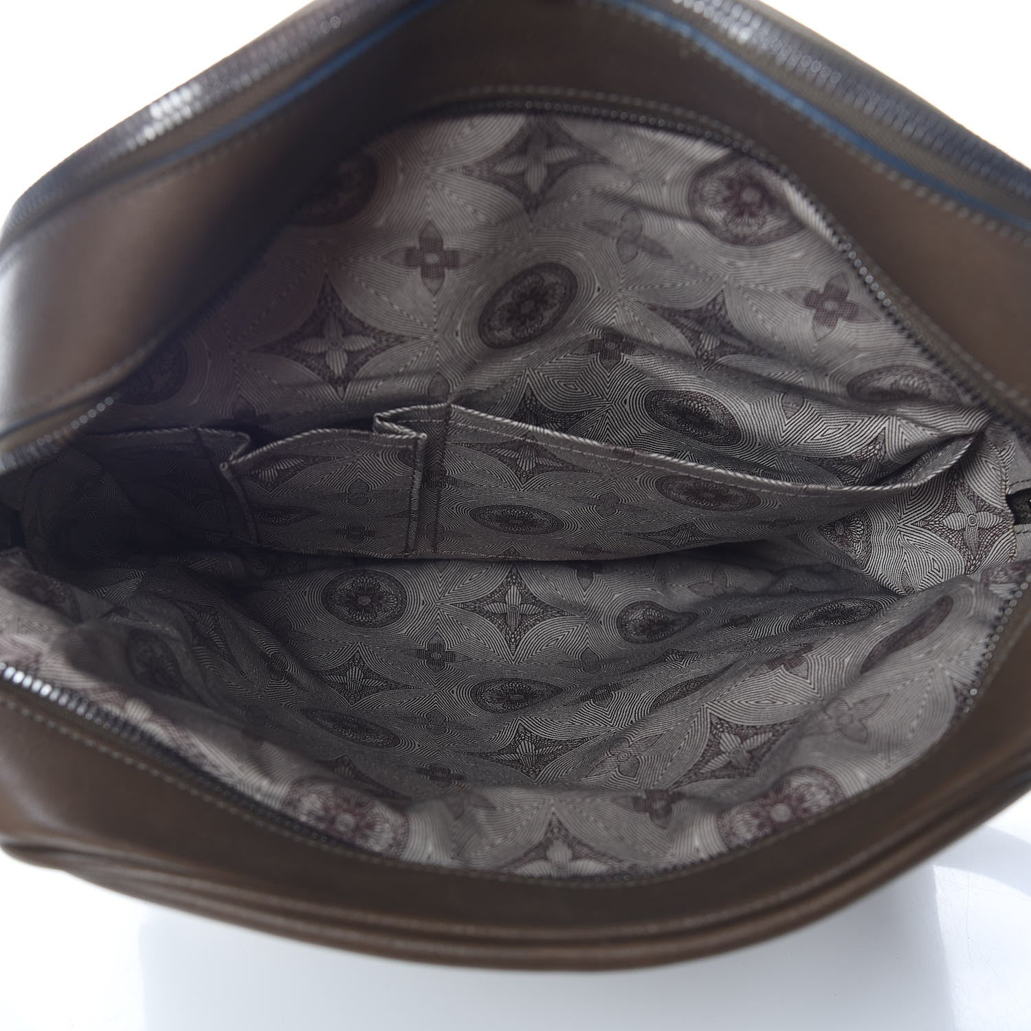 Louis Vuitton Bequia Trotter MM 5 of 12