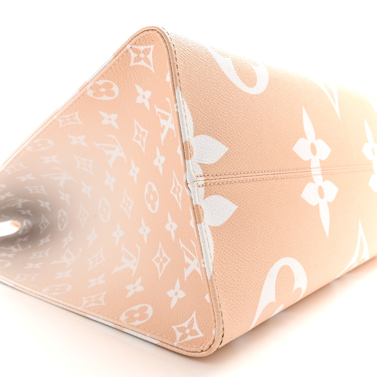 Louis Vuitton LOUIS VUITTON Monogram Giant By The Pool OnTheGo GM Brume 9 of 12