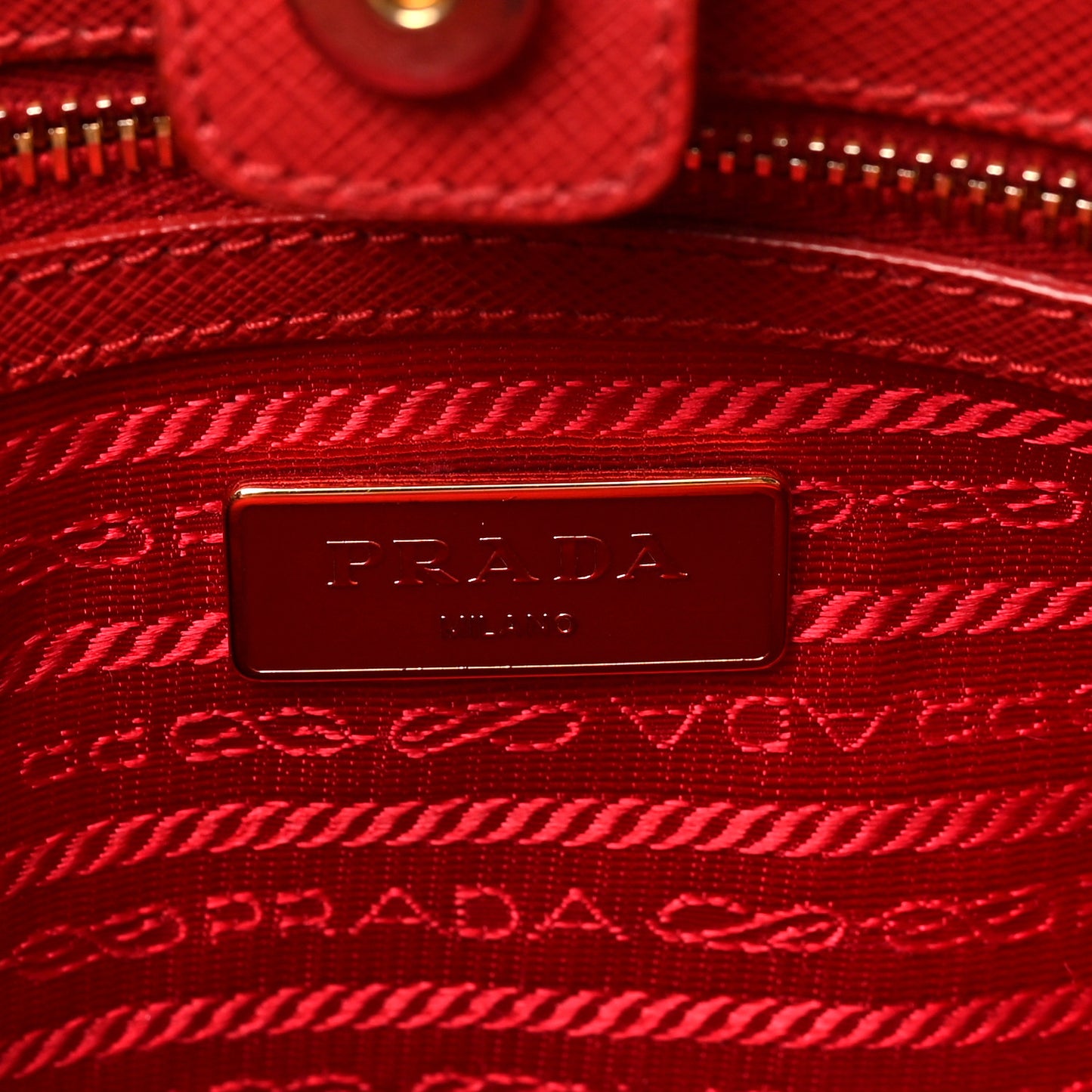 Saffiano Medium Galleria Double Zip Tote Fuoco