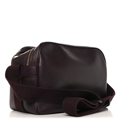 Louis Vuitton Taiga Reporter Messenger Acajou 3 of 12