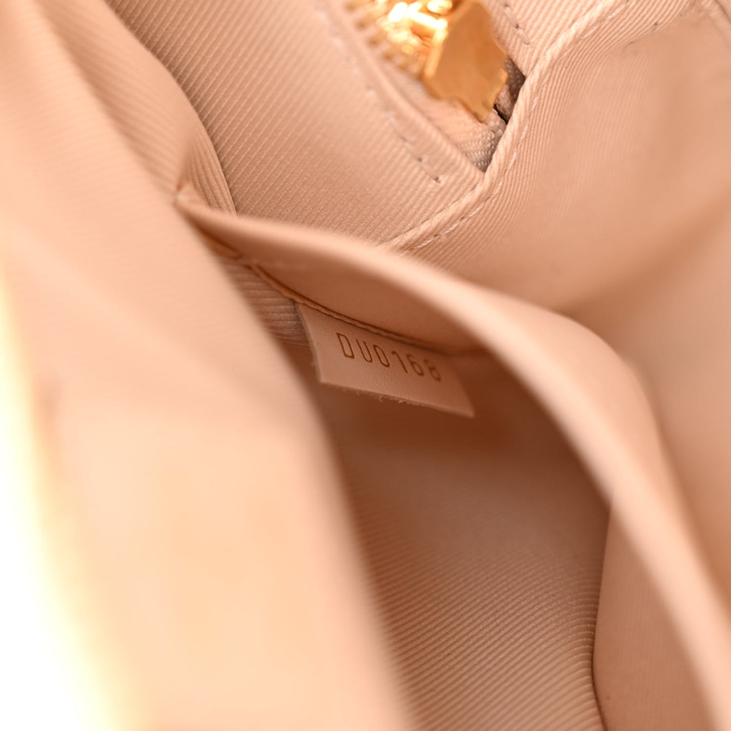 Monogram Saintonge Creme