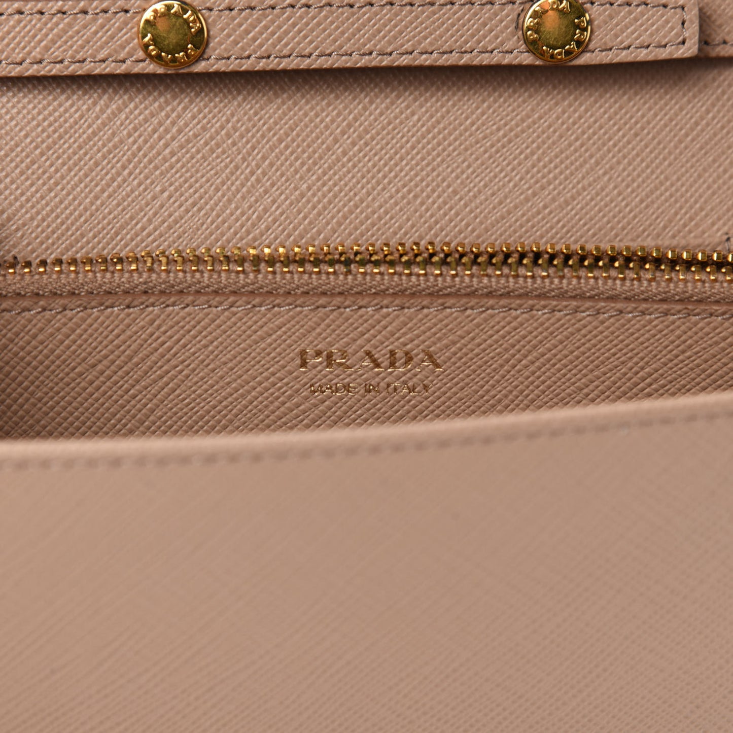 Saffiano Lux Chain Wallet Cammeo