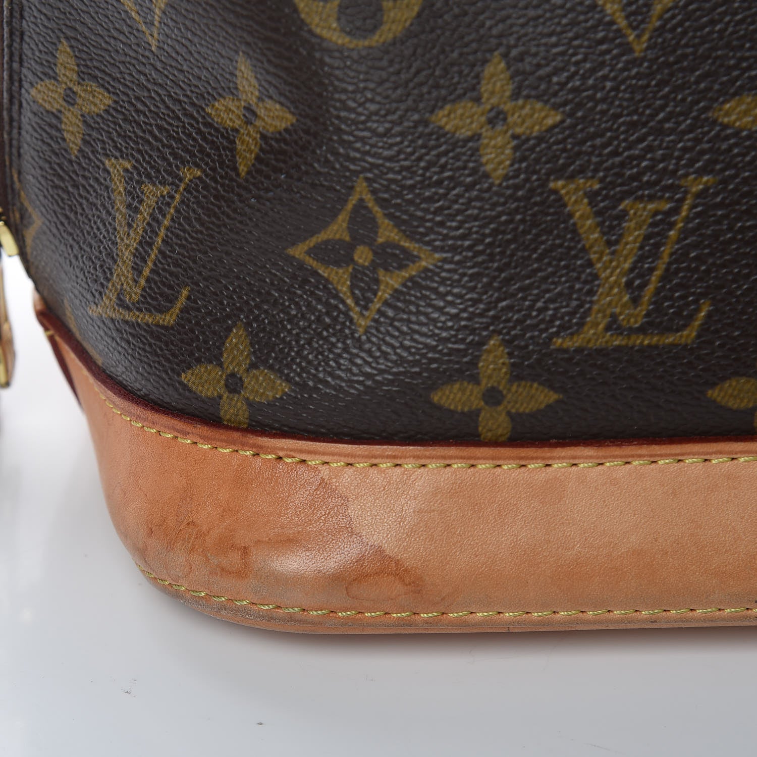 Louis Vuitton Monogram Alma PM 27 of 30