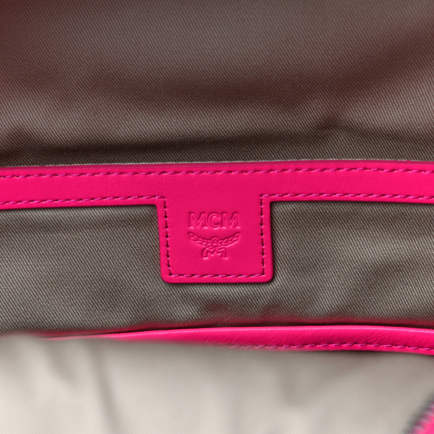 Visetos Small Side Stud Stark Backpack Neon Pink
