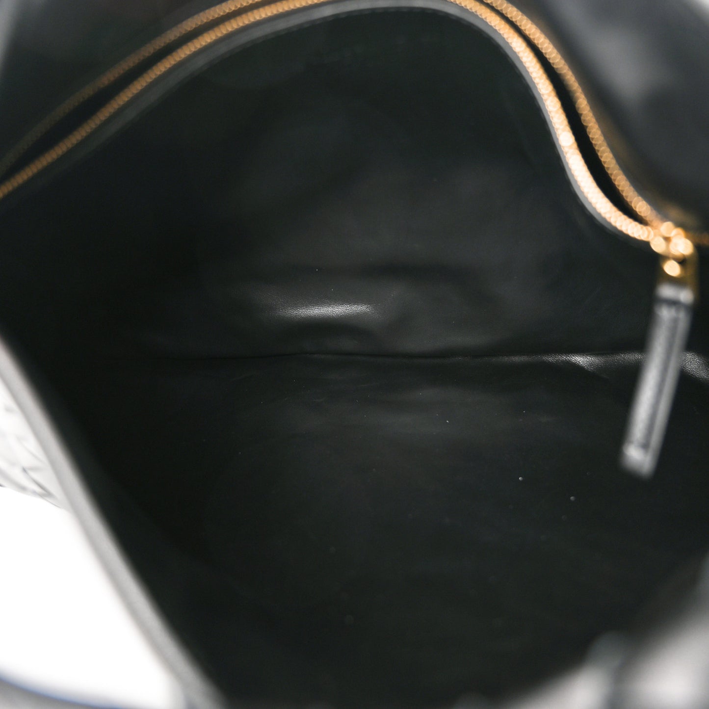 Calfskin Intrecciato Small Hop Black