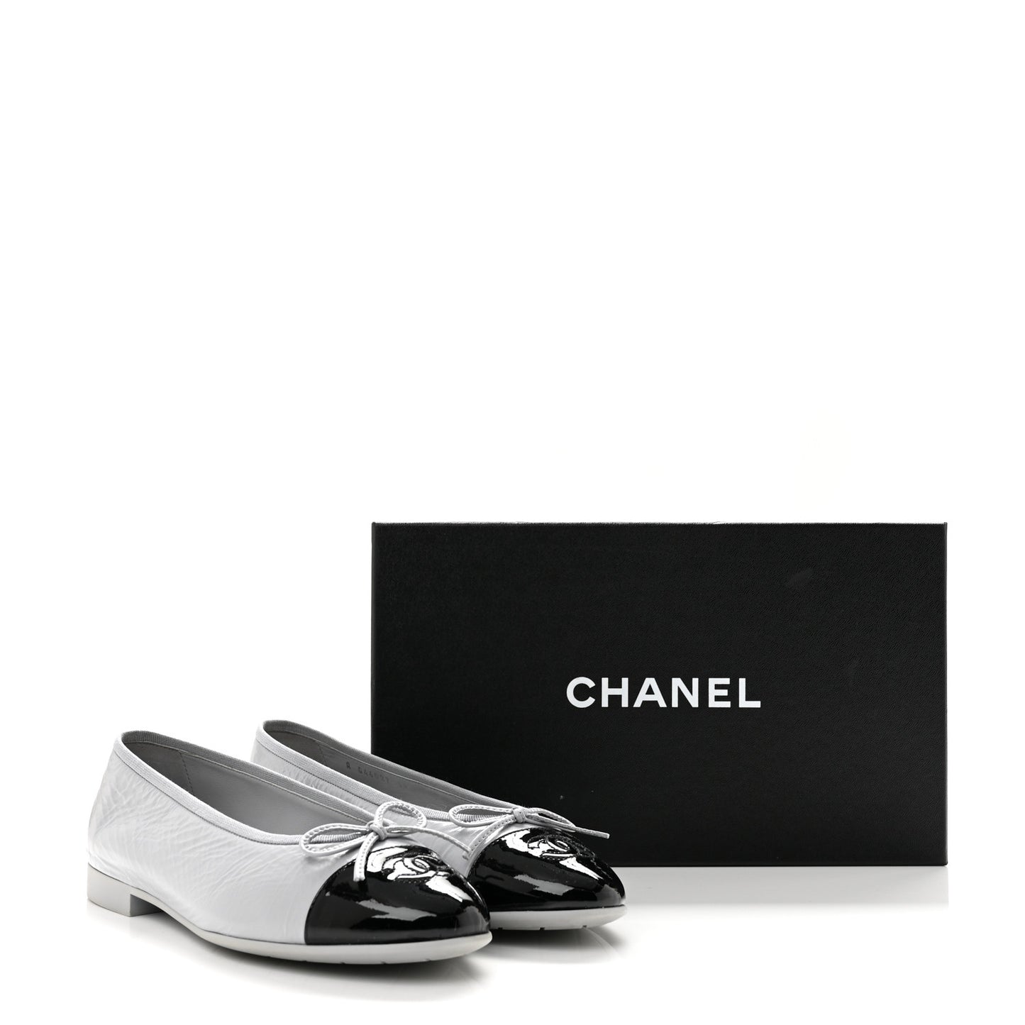 Shiny Crumpled Calfskin Patent CC Cap Toe Ballerina Flats 39 Grey Black