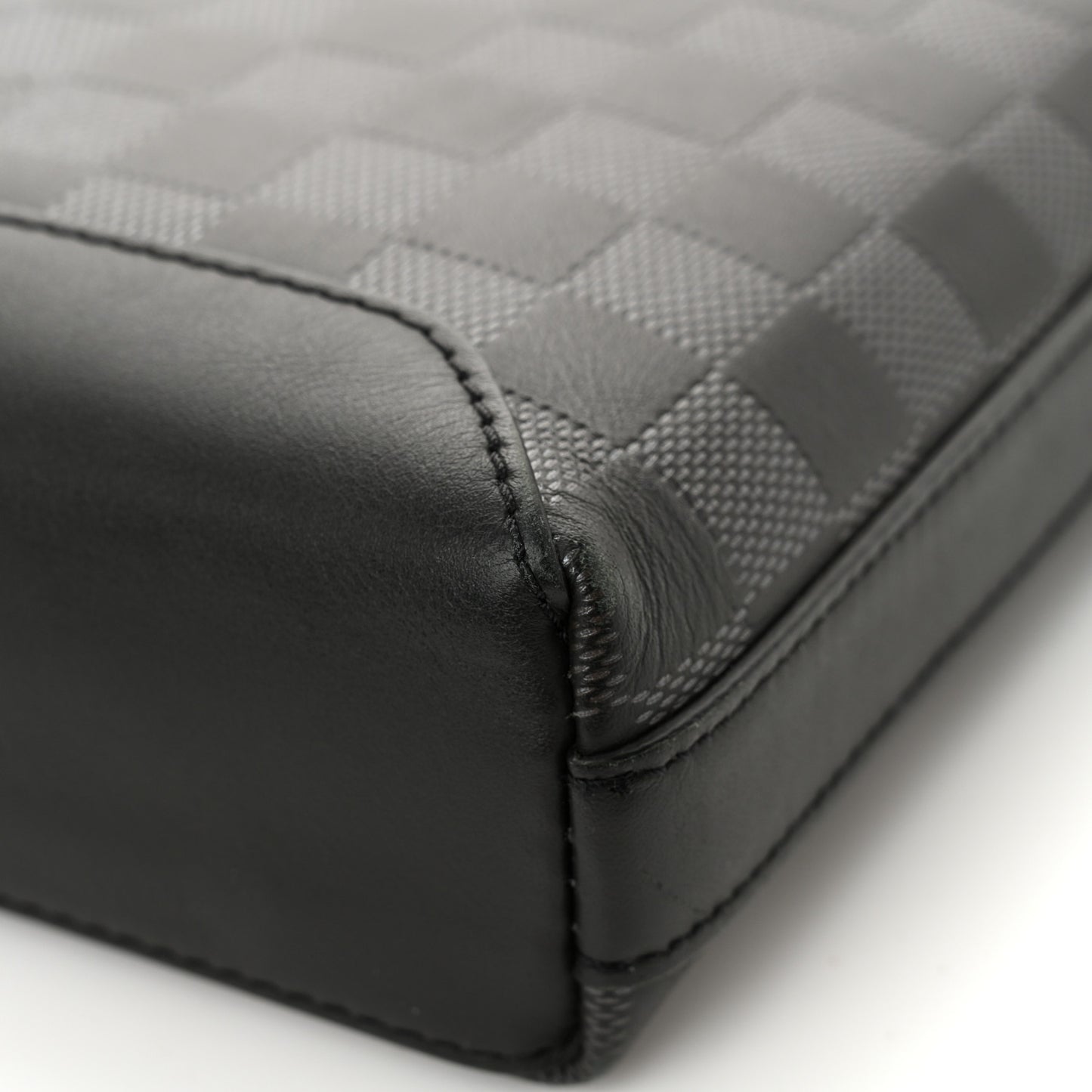 Damier Infini Discovery Messenger BB Onyx