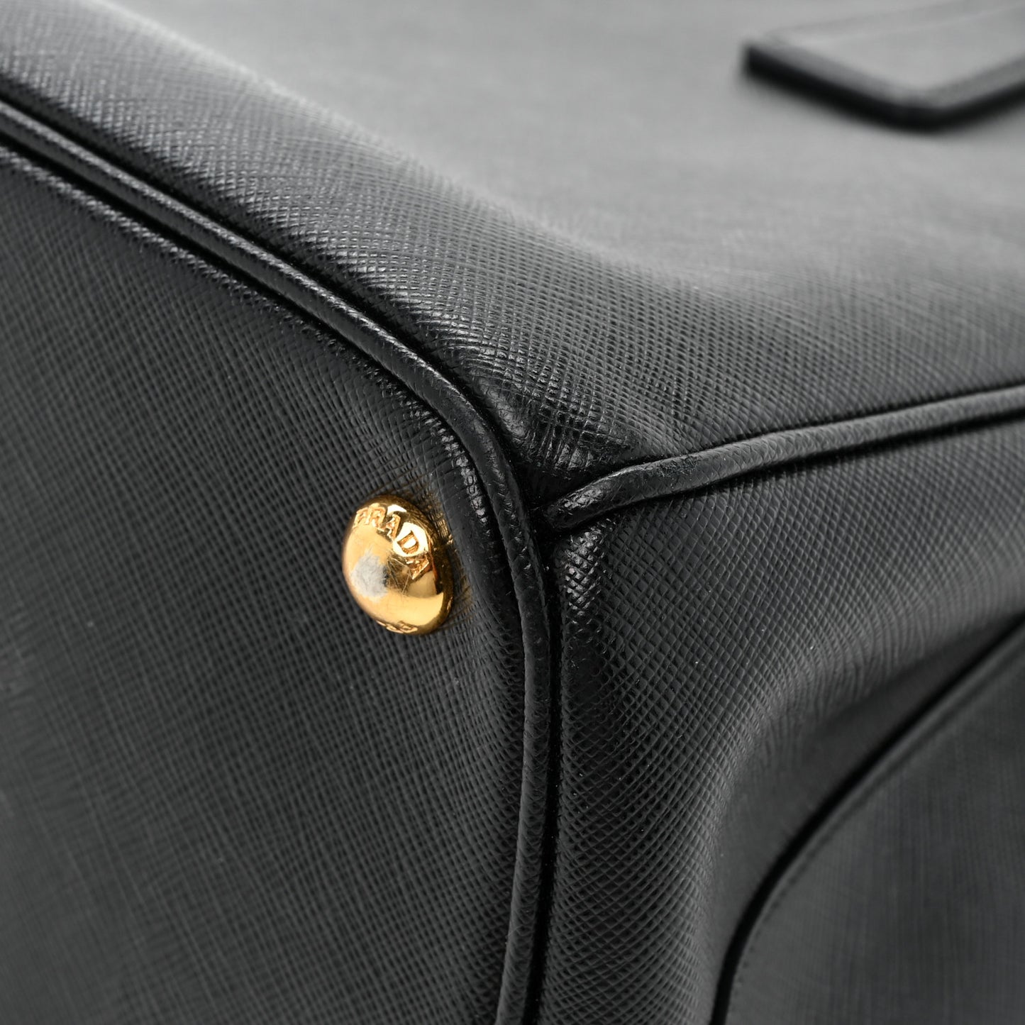 Saffiano Medium Galleria Double Zip Tote Black