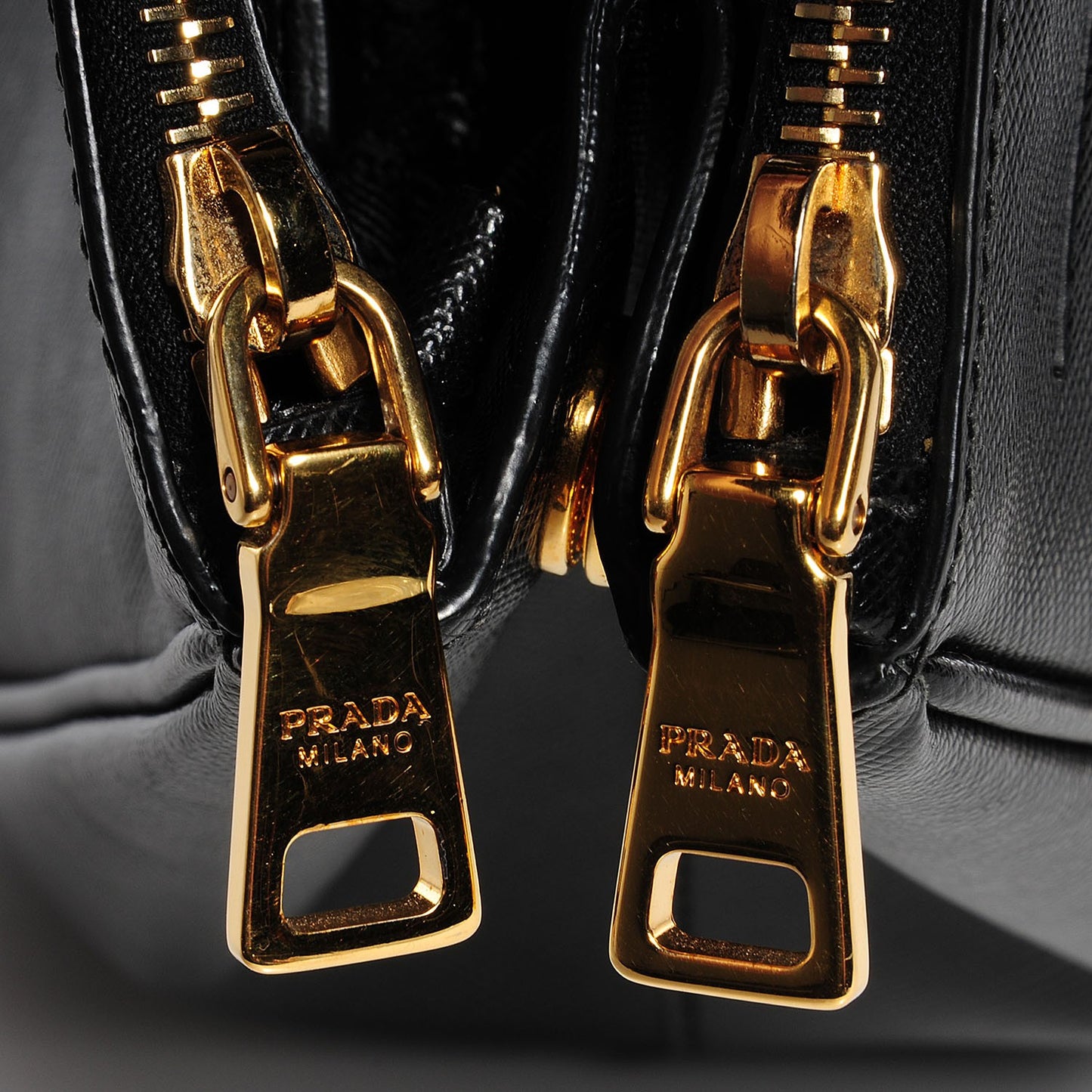 Saffiano Lux Medium Double Zip Tote Nero Black