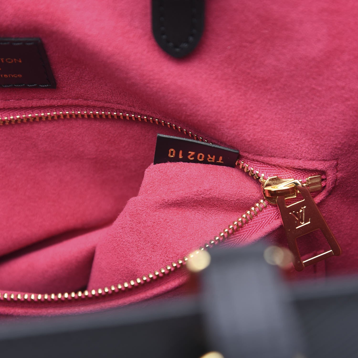 Louis Vuitton Epi Onthego MM Black 5 of 8