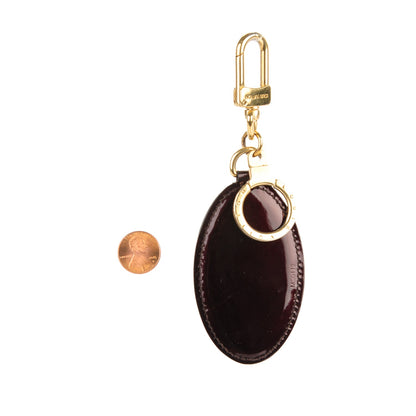 Louis Vuitton Vernis Articles de Voyage Key Holder Amarante 2 of 4