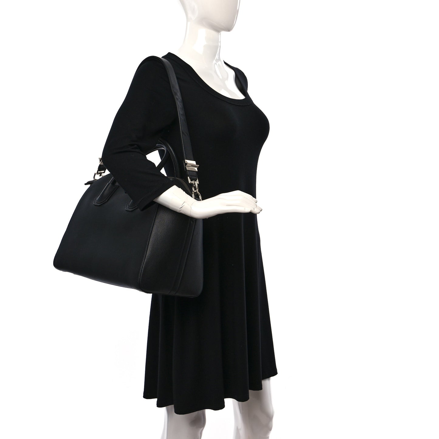 Sugar Goatskin Medium Antigona Black