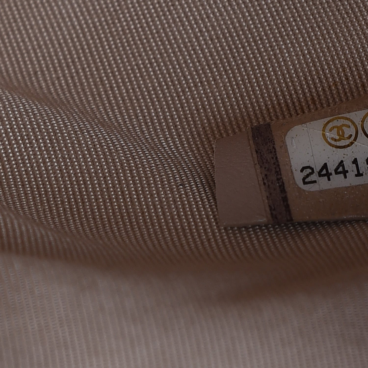 Chanel Iridescent Caviar Chevron Quilted Medium Cosmetic Case Light Gold 7 of 8