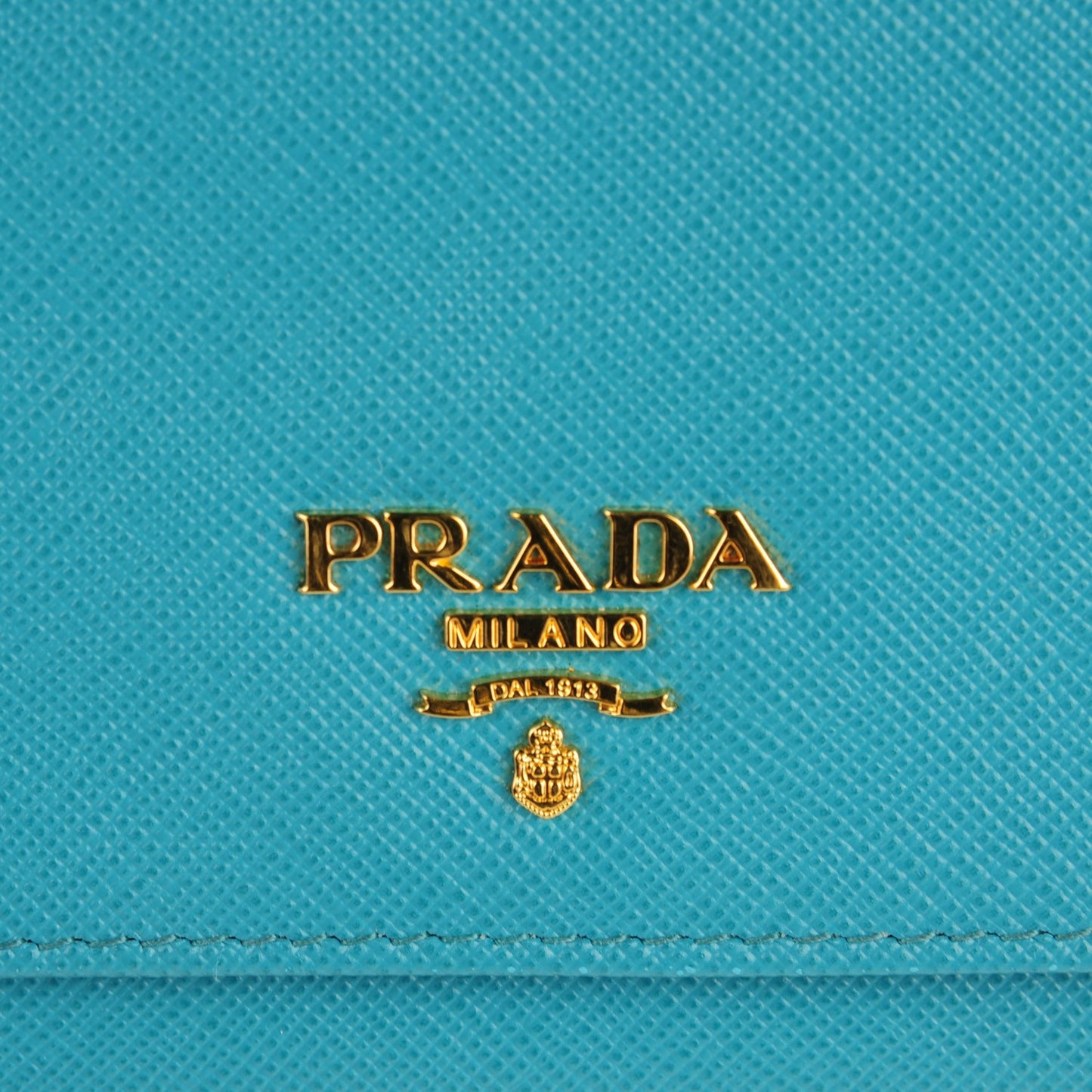 Saffiano Metal Oro Chain Wallet Turchese