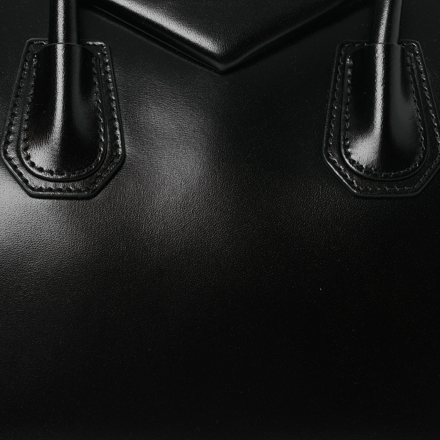Shiny Lord Calfskin Small Antigona Black