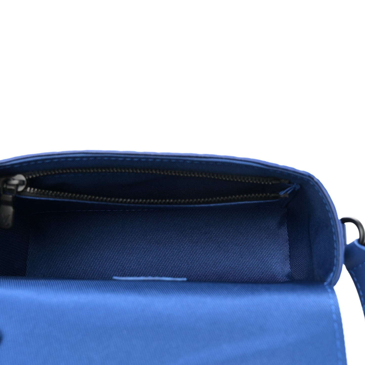 Taurillon Monogram Steamer Wearable Wallet Sapphire