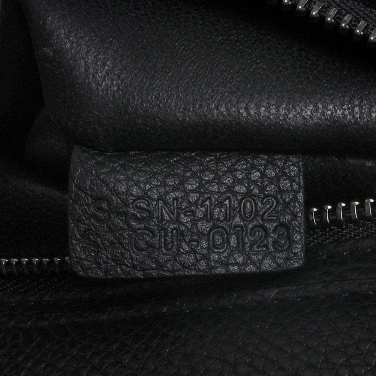 Drummed Leather Suede Large Trapeze Black