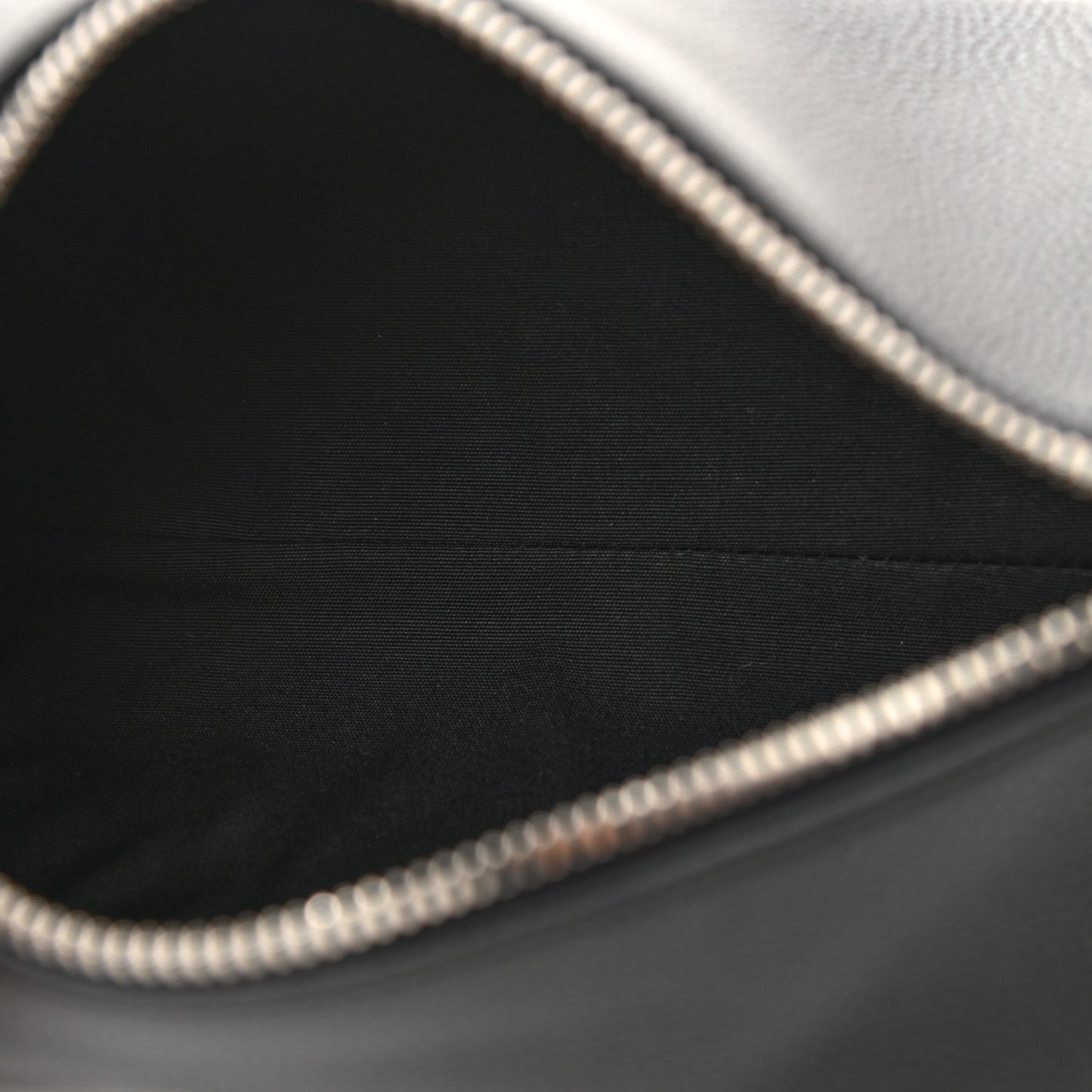 HOMME Grained Calfskin Mens Roller Messenger Black