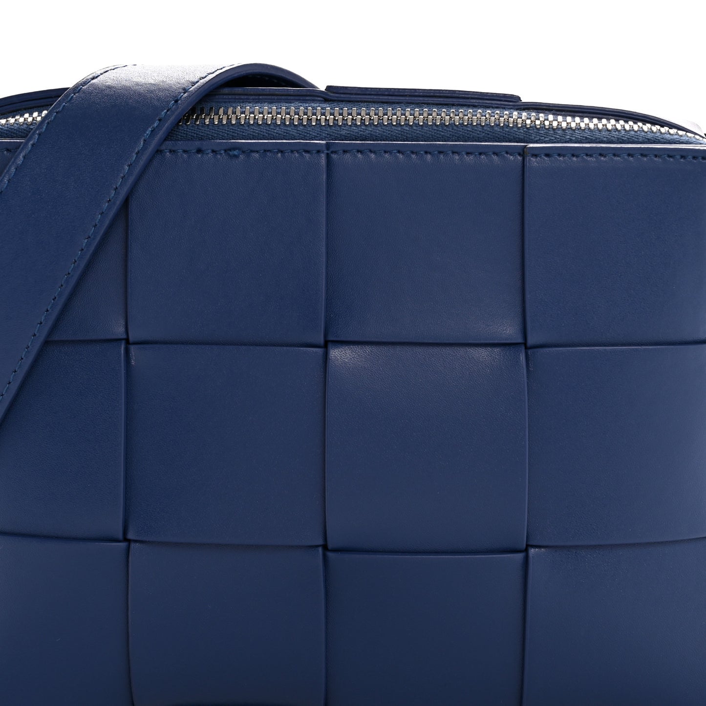 Lambskin Maxi Intrecciato Cassette Camera Bag Cruise