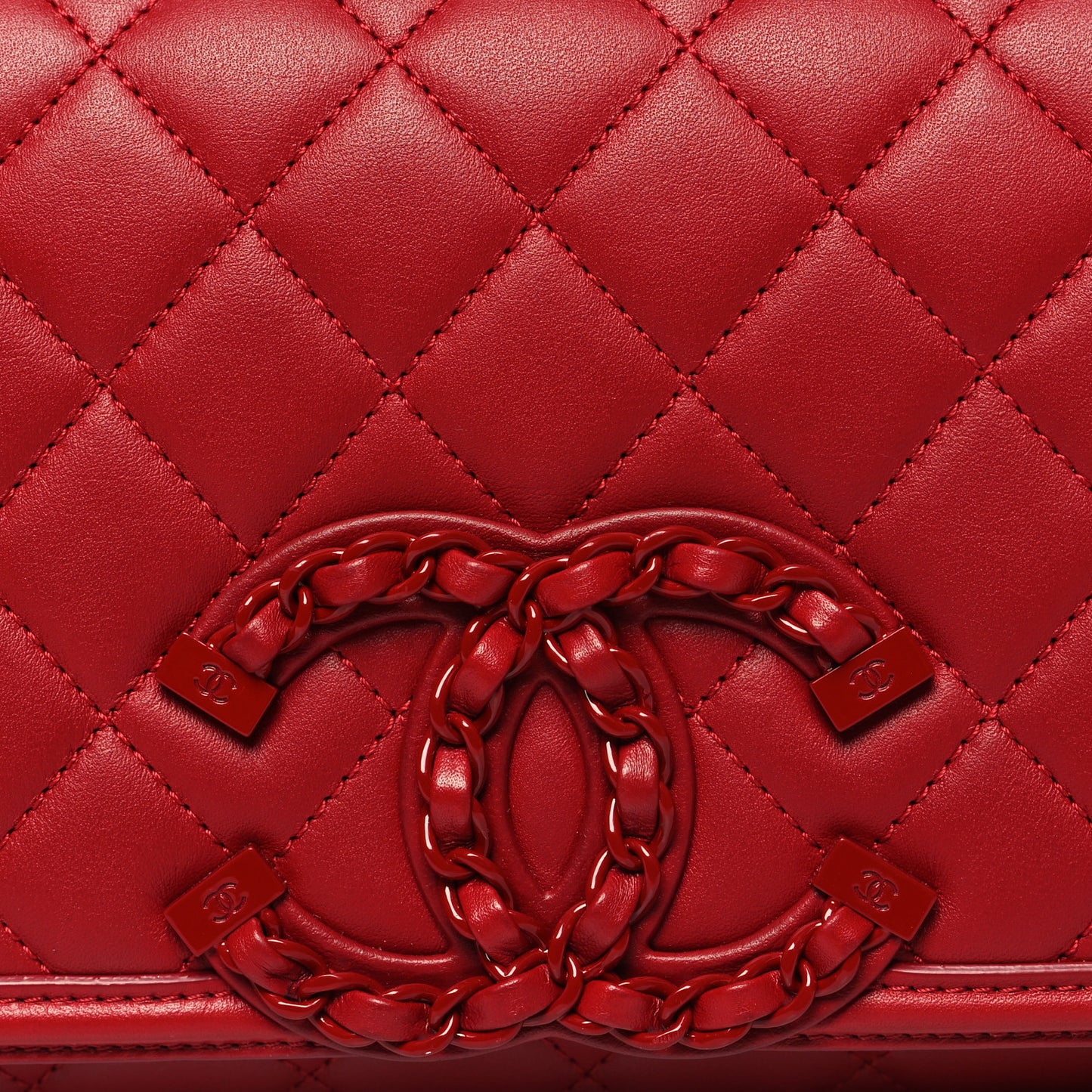 Calfskin Quilted Medium CC Filigree Flap Red