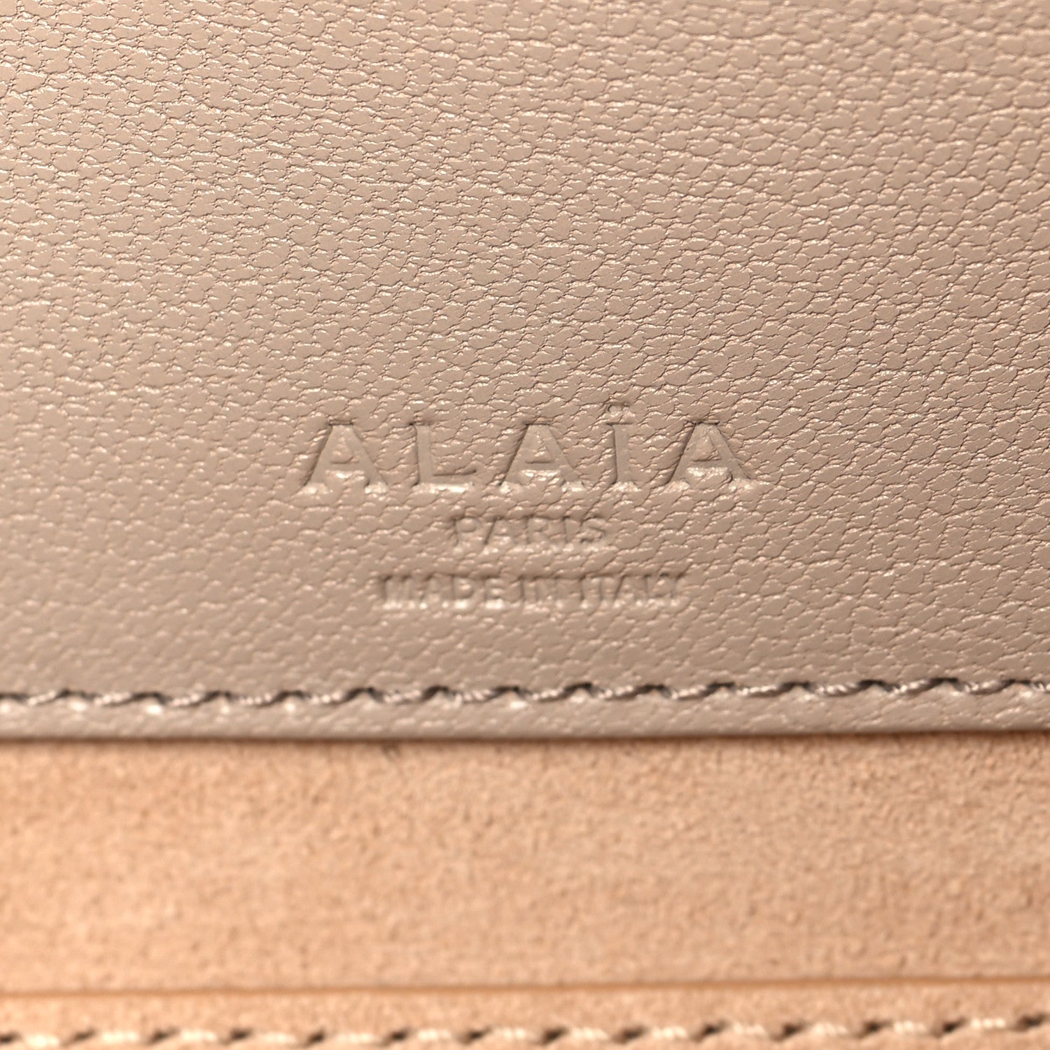 Alaia Shiny Goatskin Medium Le Teckel Bag Grege 6 of 12