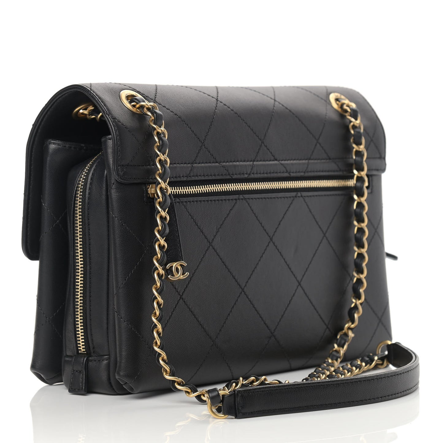 Lambskin Medium Sleek And Chic Flap Black
