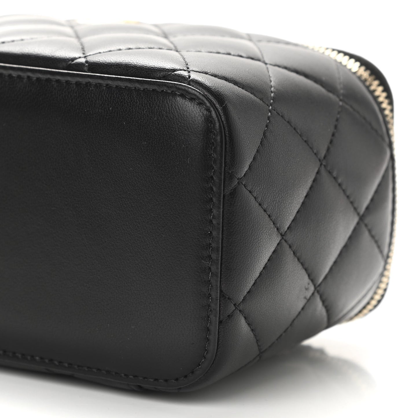Lambskin Quilted Small Pearl Crush Vanity Case With Chain Black