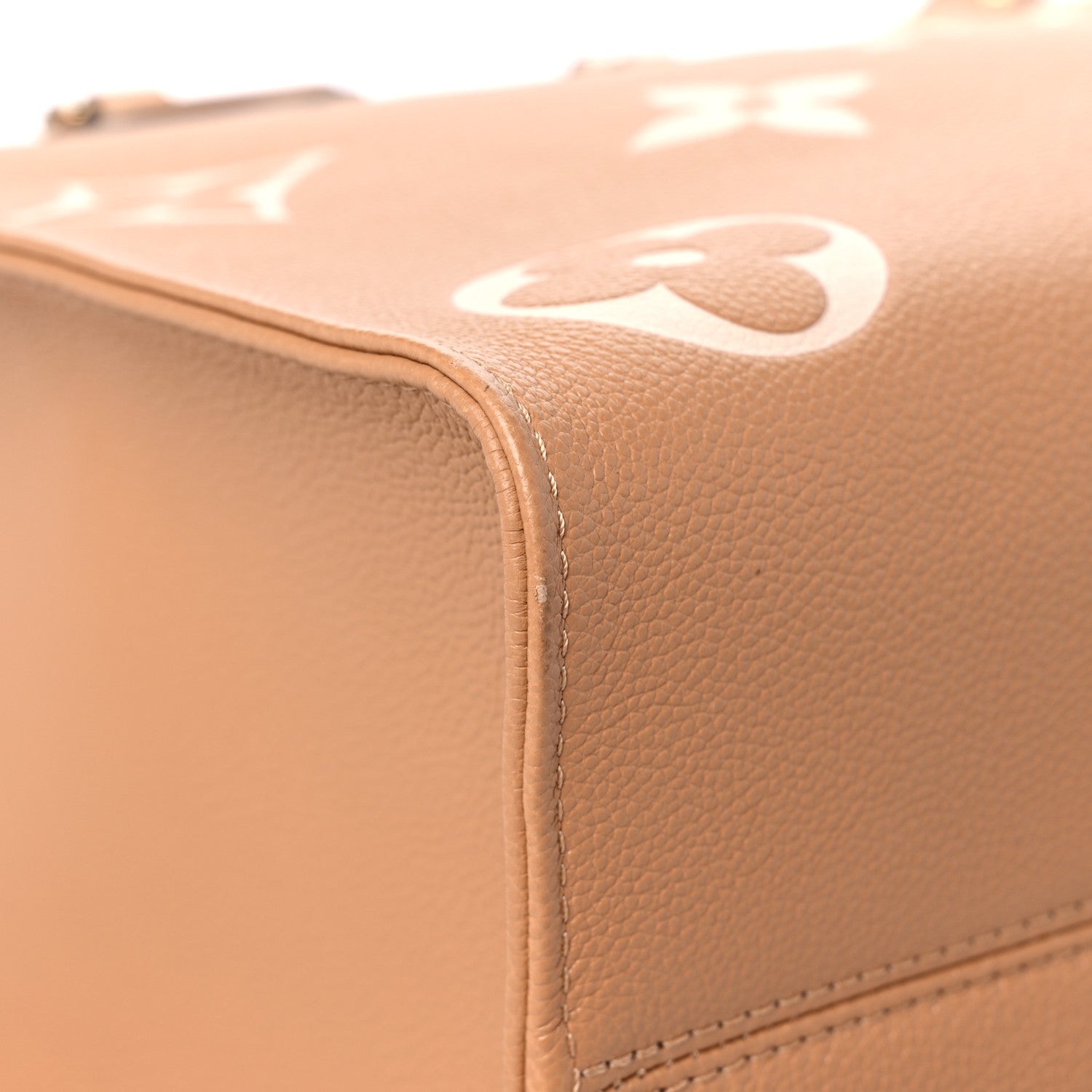 Louis Vuitton Empreinte Monogram Giant Onthego MM Arizona Creme 6 of 9