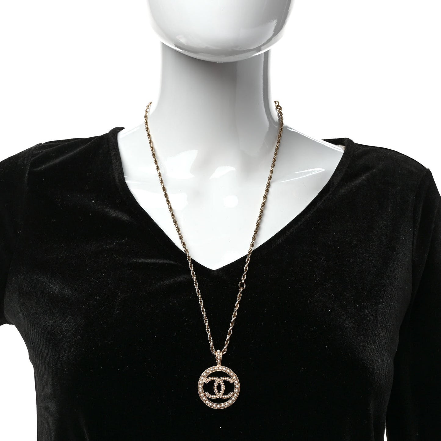 Pearl CC Round Pendant Necklace Gold