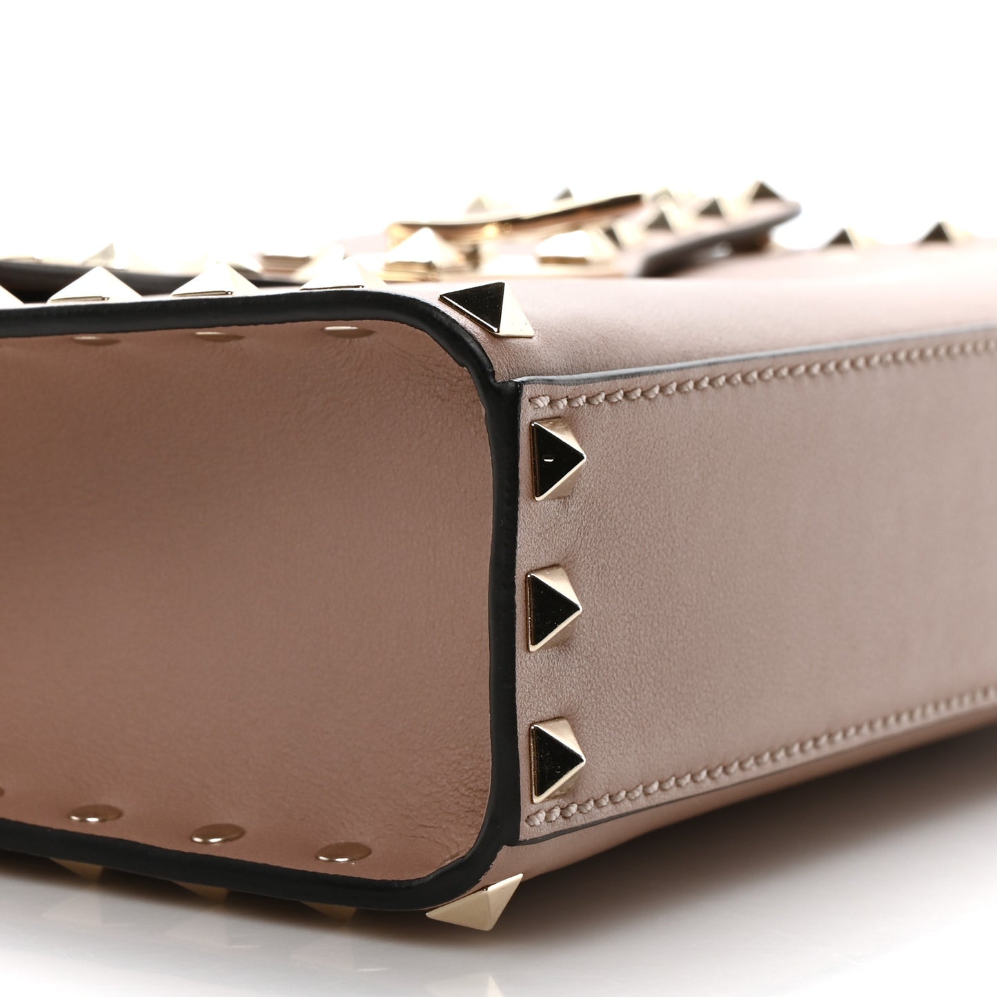 Vitello Medium Rockstud Flip Lock Crossbody Bag Poudre