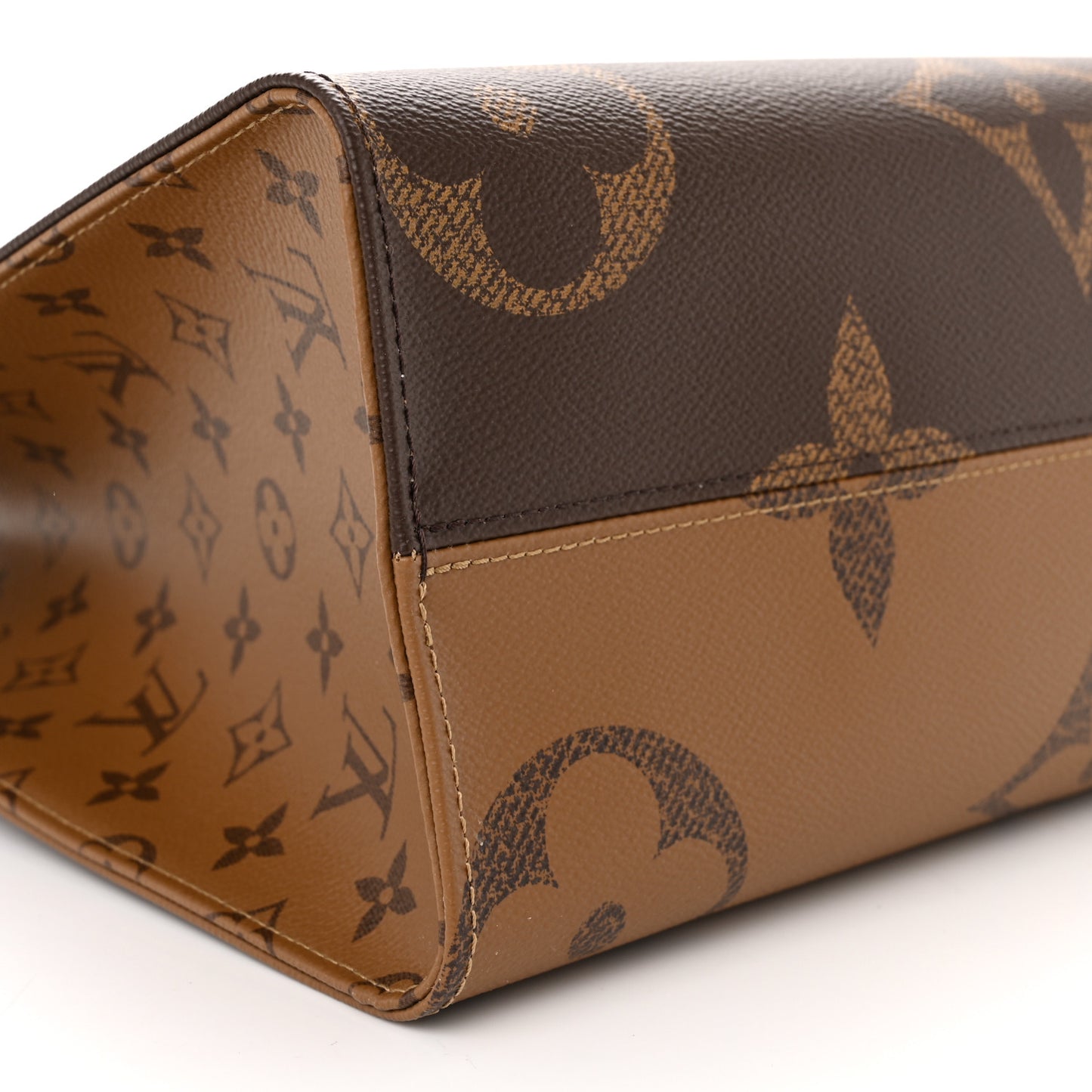Reverse Monogram Giant Onthego MM