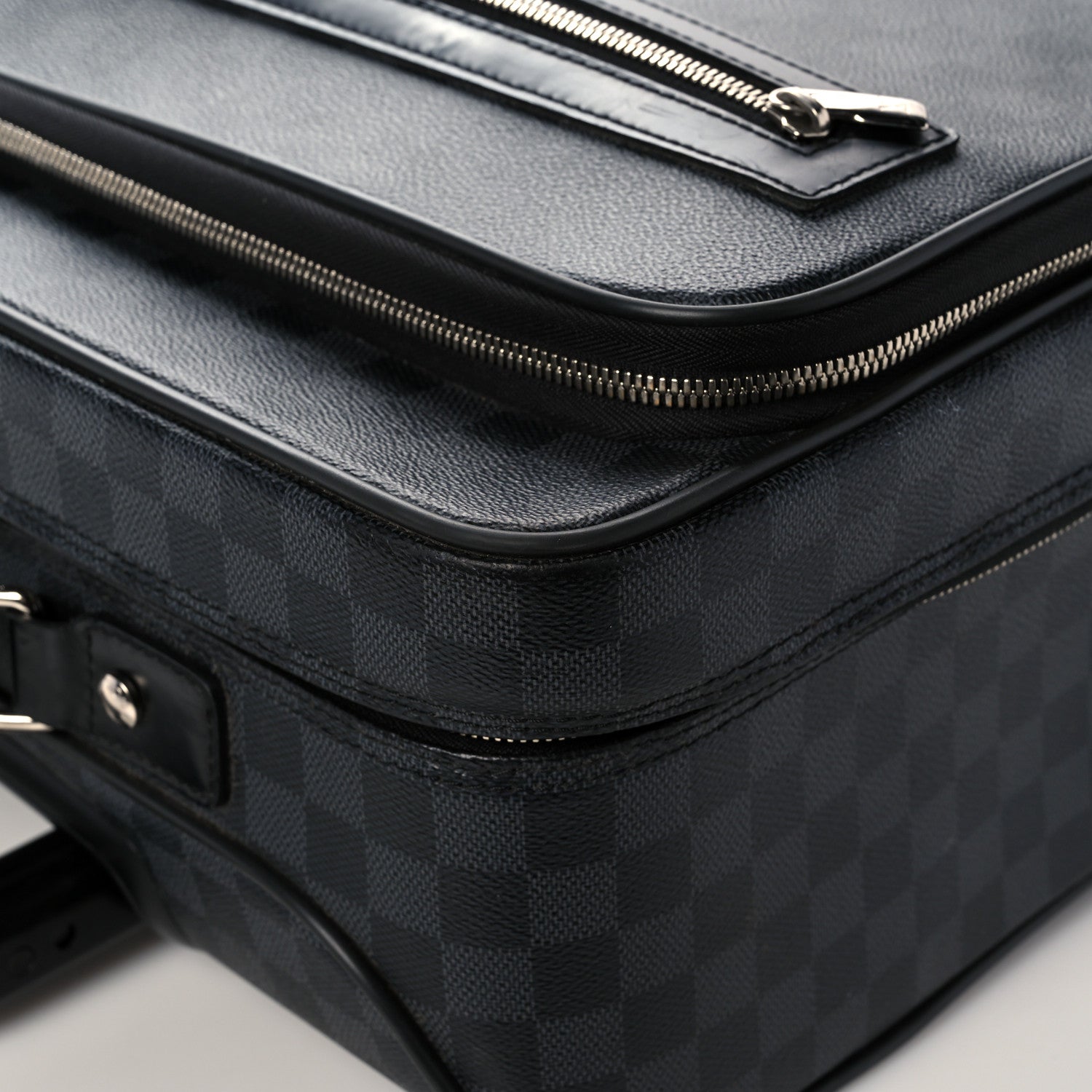 Louis Vuitton Damier Graphite Pilot Case 13 of 30