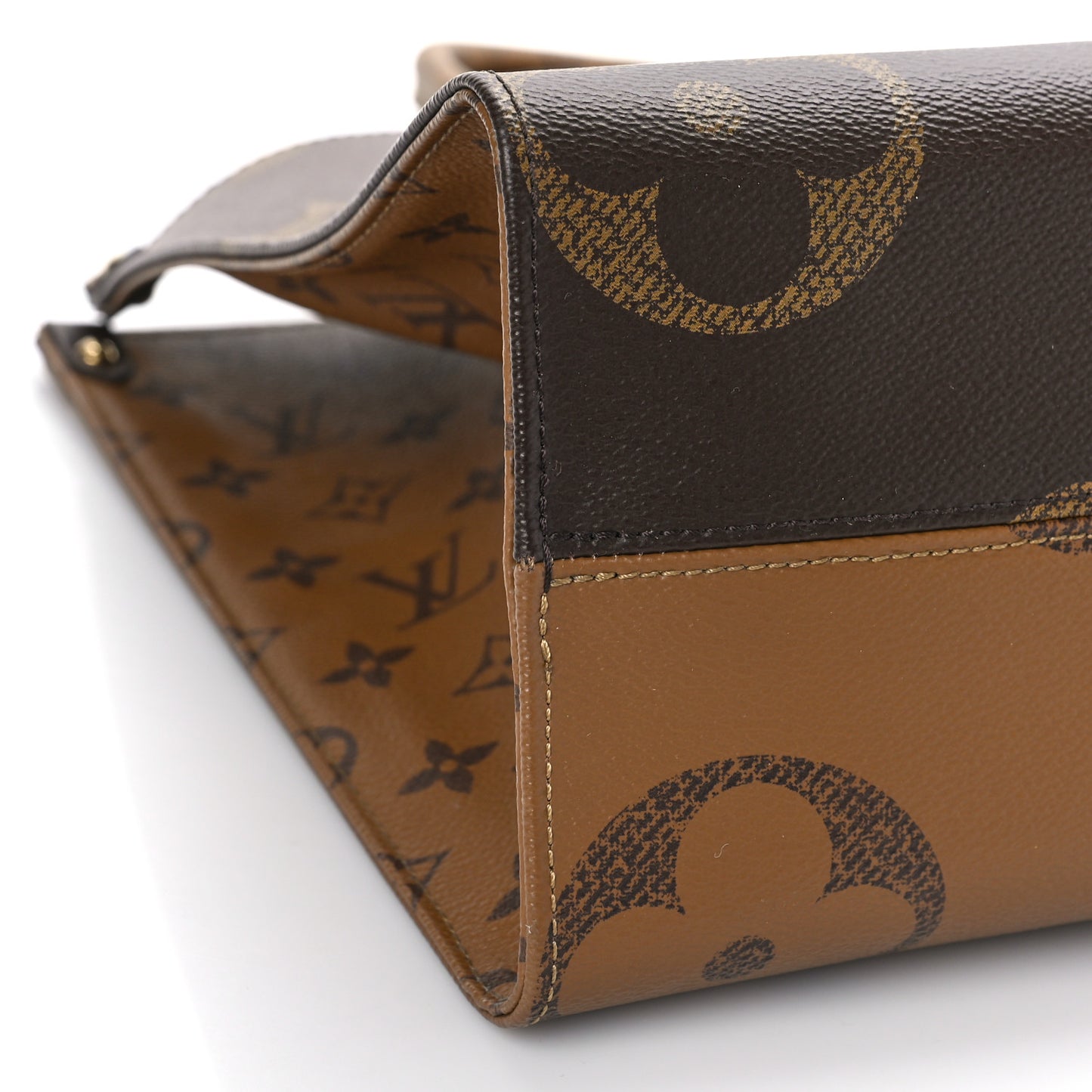 Reverse Monogram Giant Onthego MM