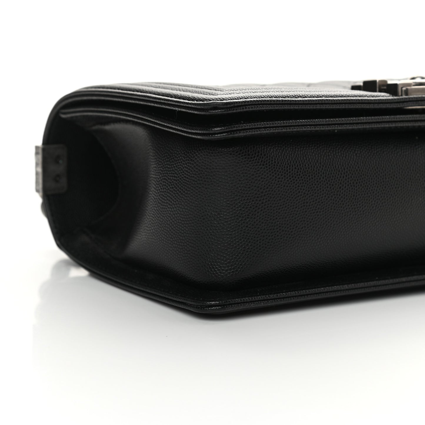 Caviar Quilted Medium Boy Flap Black