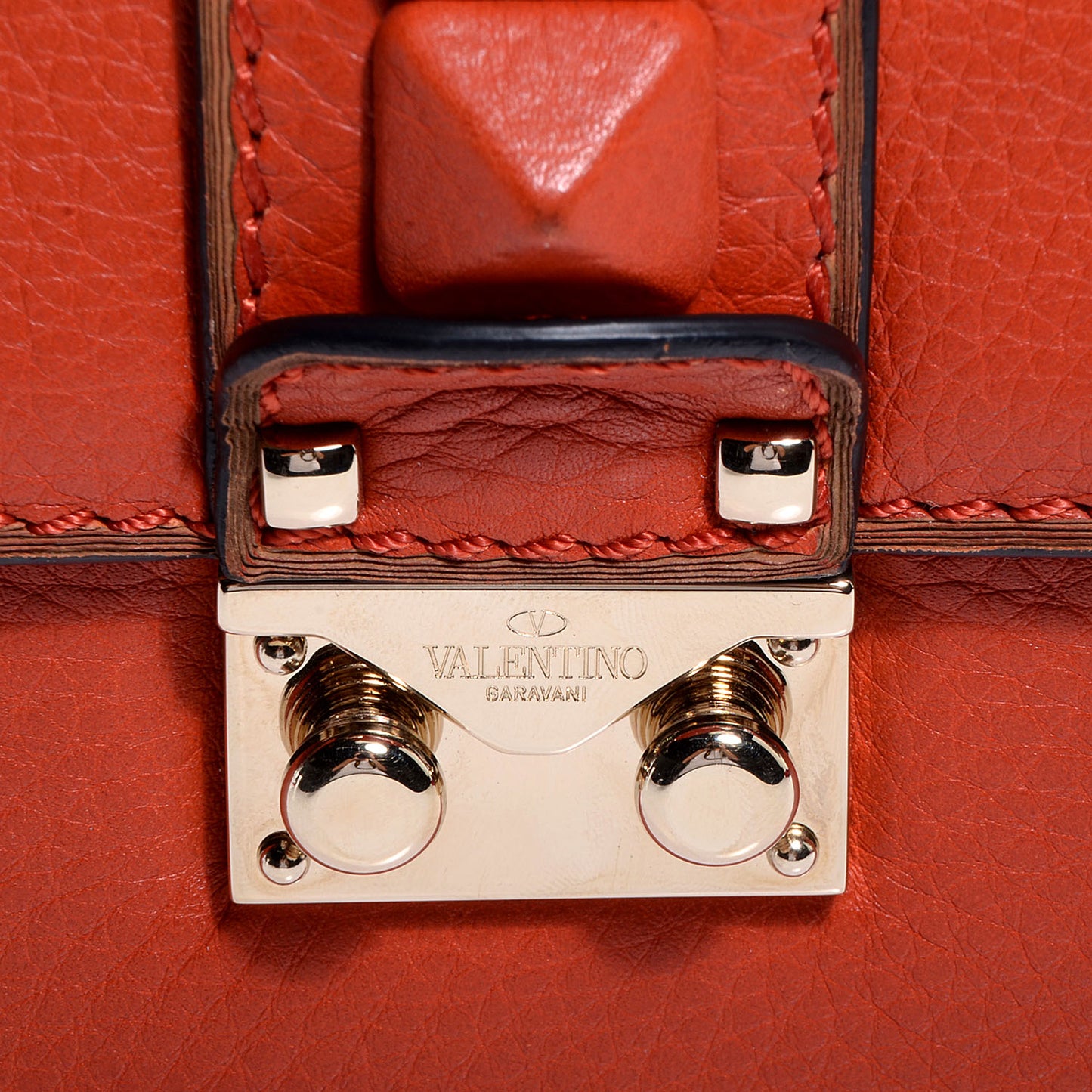 Pebbled Calfskin Monochrome Small Glam Lock Rockstud Flap English Red