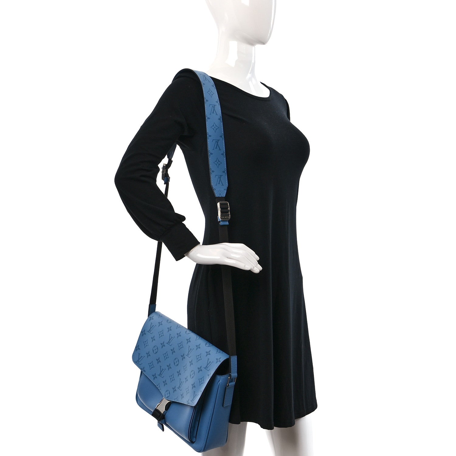 Louis Vuitton Taigarama Messengerama Denim 2 of 8
