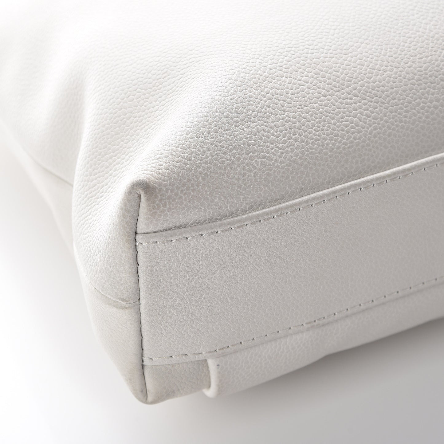 Caviar Large CC Tuck Tote Ivory