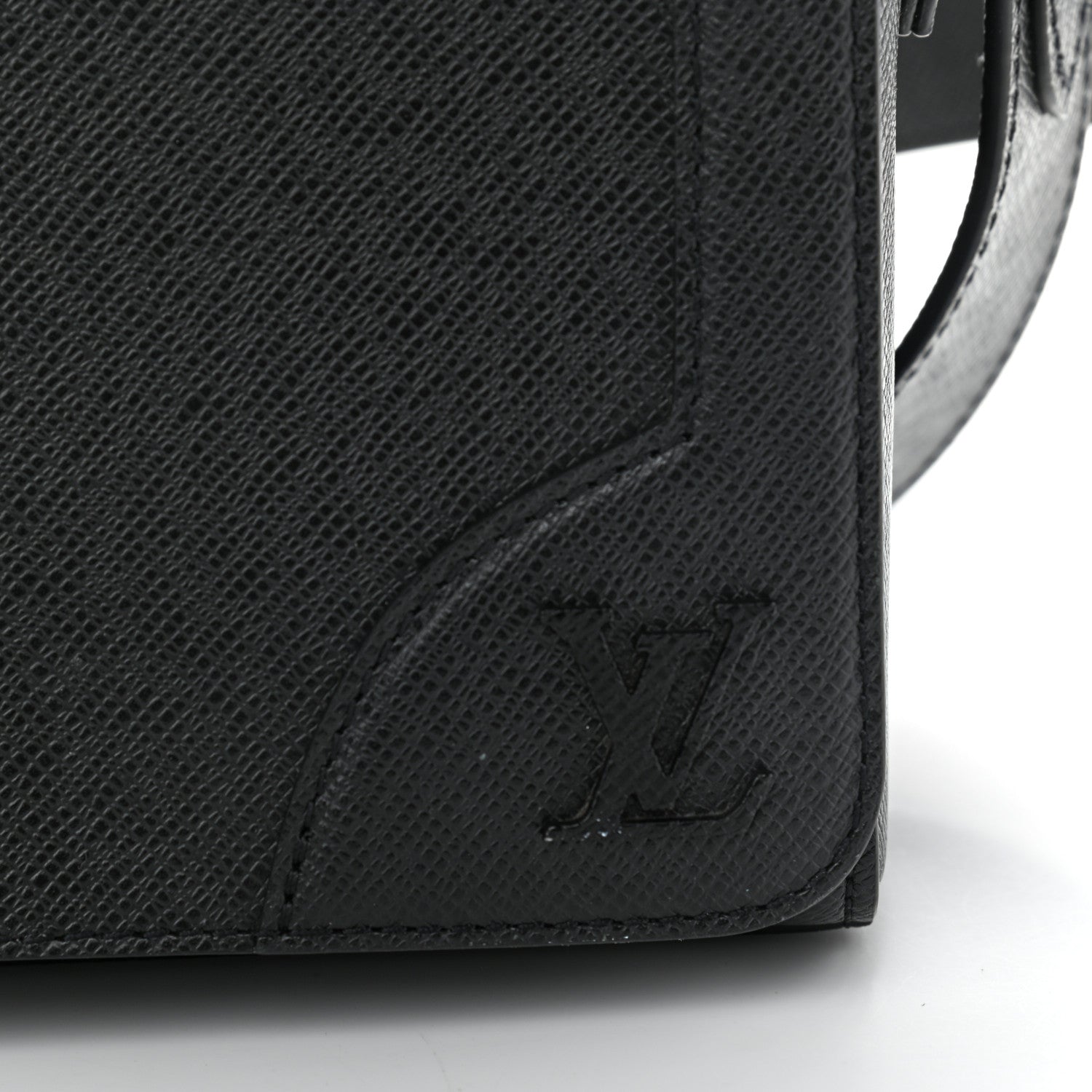 Louis Vuitton Taiga New Flap Messenger Black 7 of 12