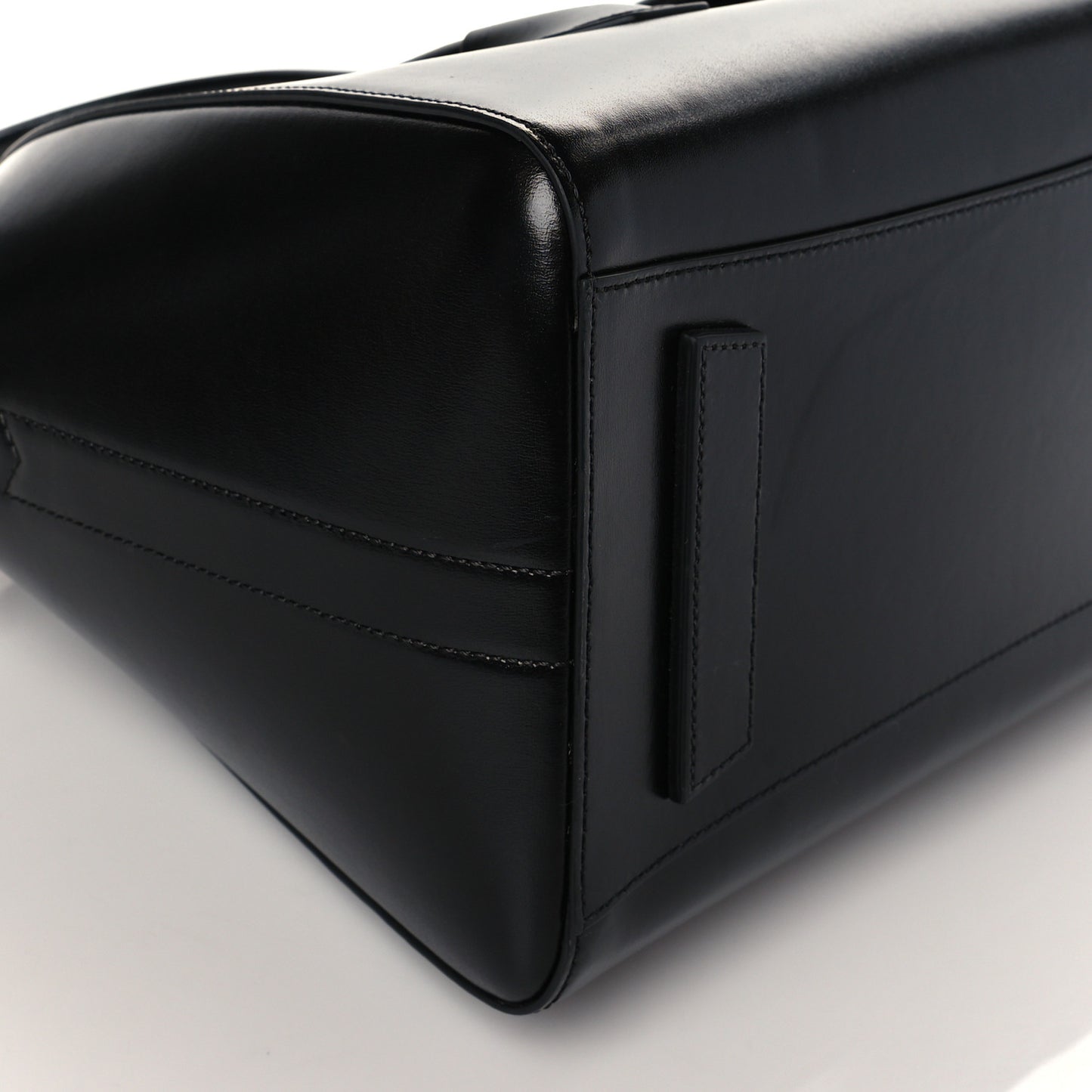 Box Calfskin Medium Lock Antigona Black