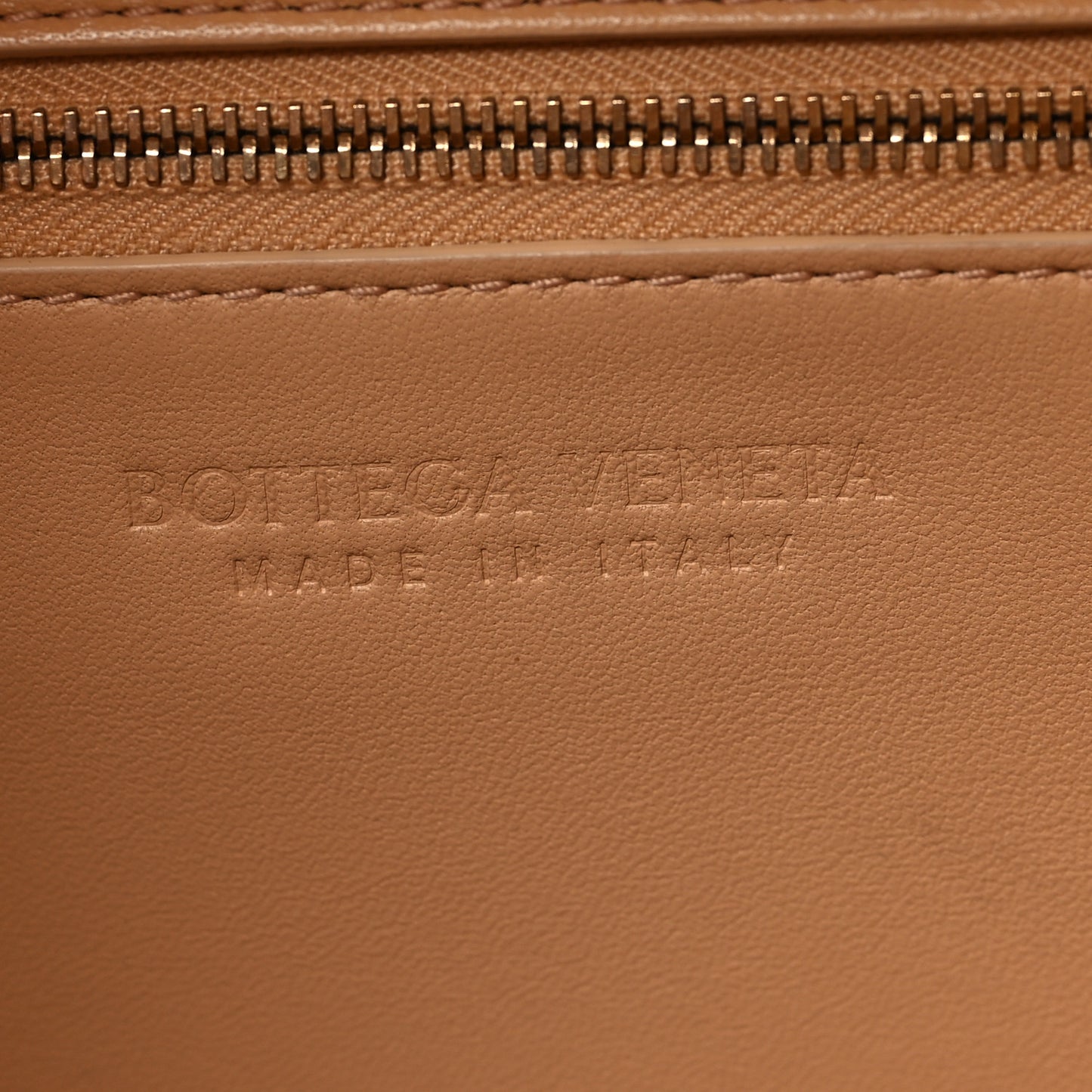 Box Calfskin Nappa Clip Bag Almond Gold