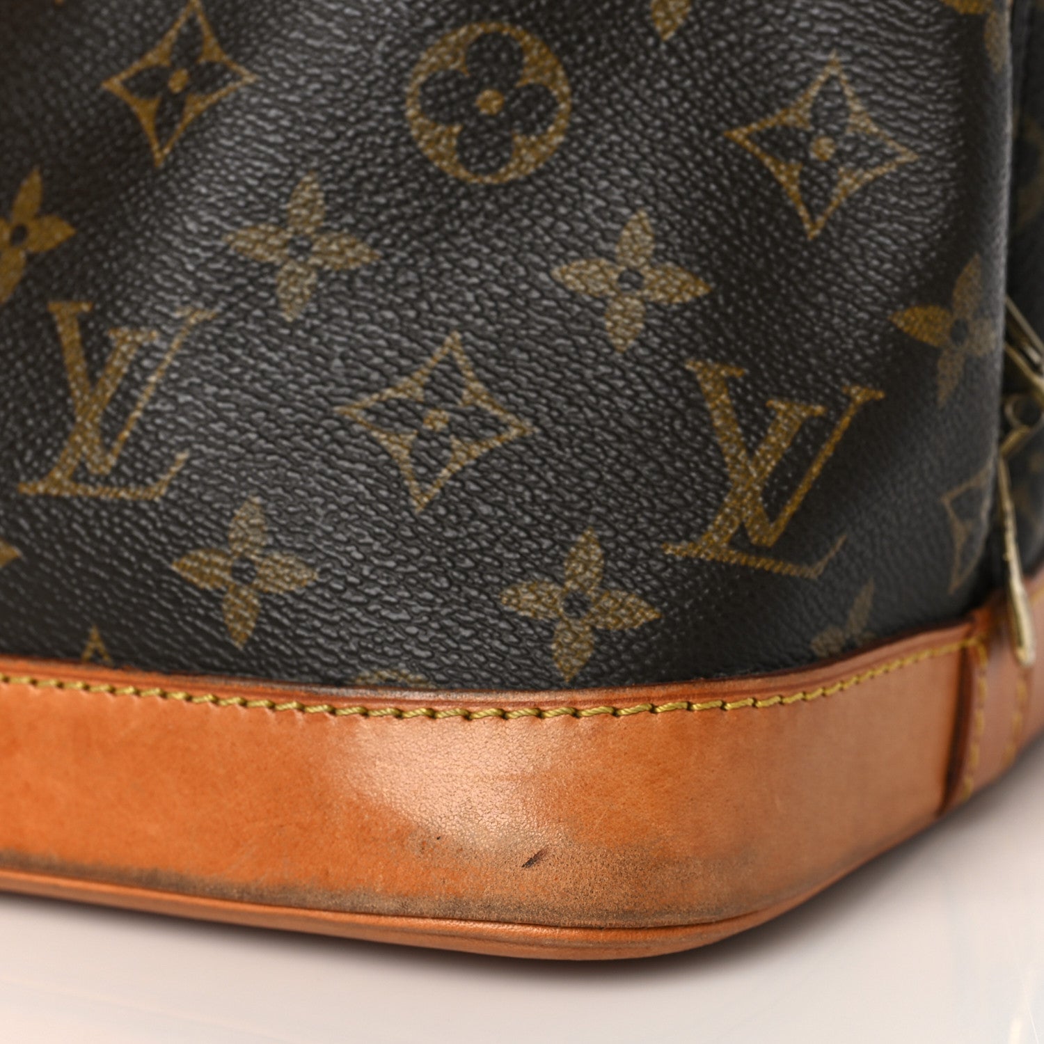 Louis Vuitton Monogram Alma MM 14 of 15