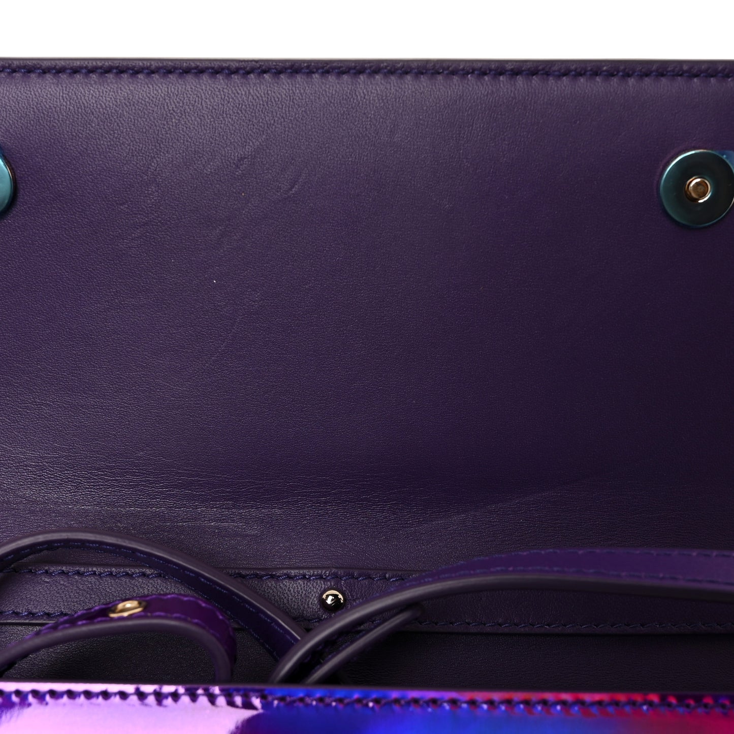 Holographic Patent Calfskin Strobo 3.5 Clutch Viola Medio