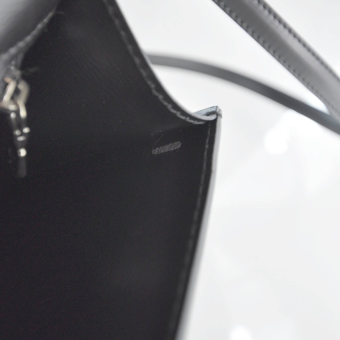 Epi Pochette Arche Black