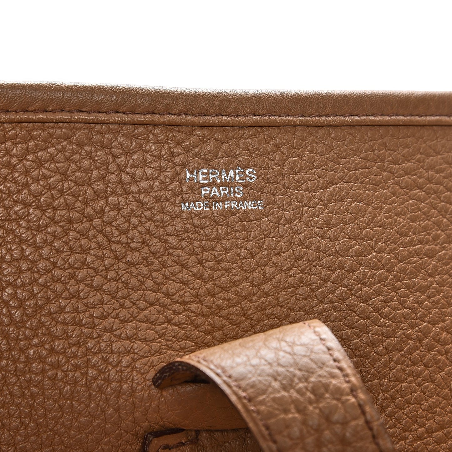 Togo Evelyne GM Tabac Camel