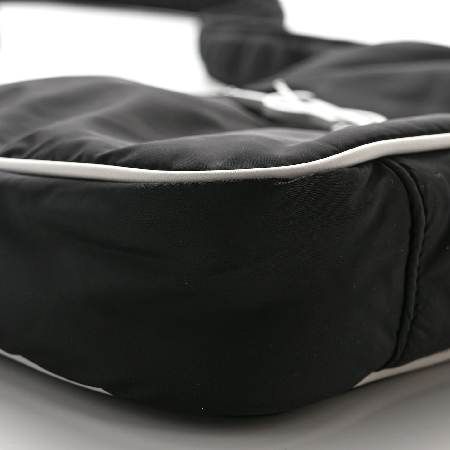 Econyl Nylon Le 5 A 7 Hobo Black White