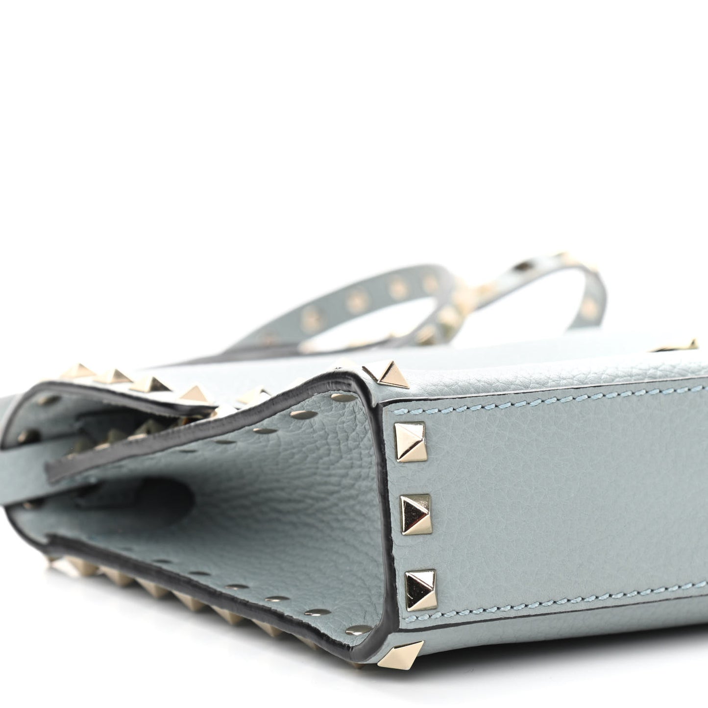 Pebbled Calfskin Medium Rockstud Flip Lock Crossbody Bag Nube