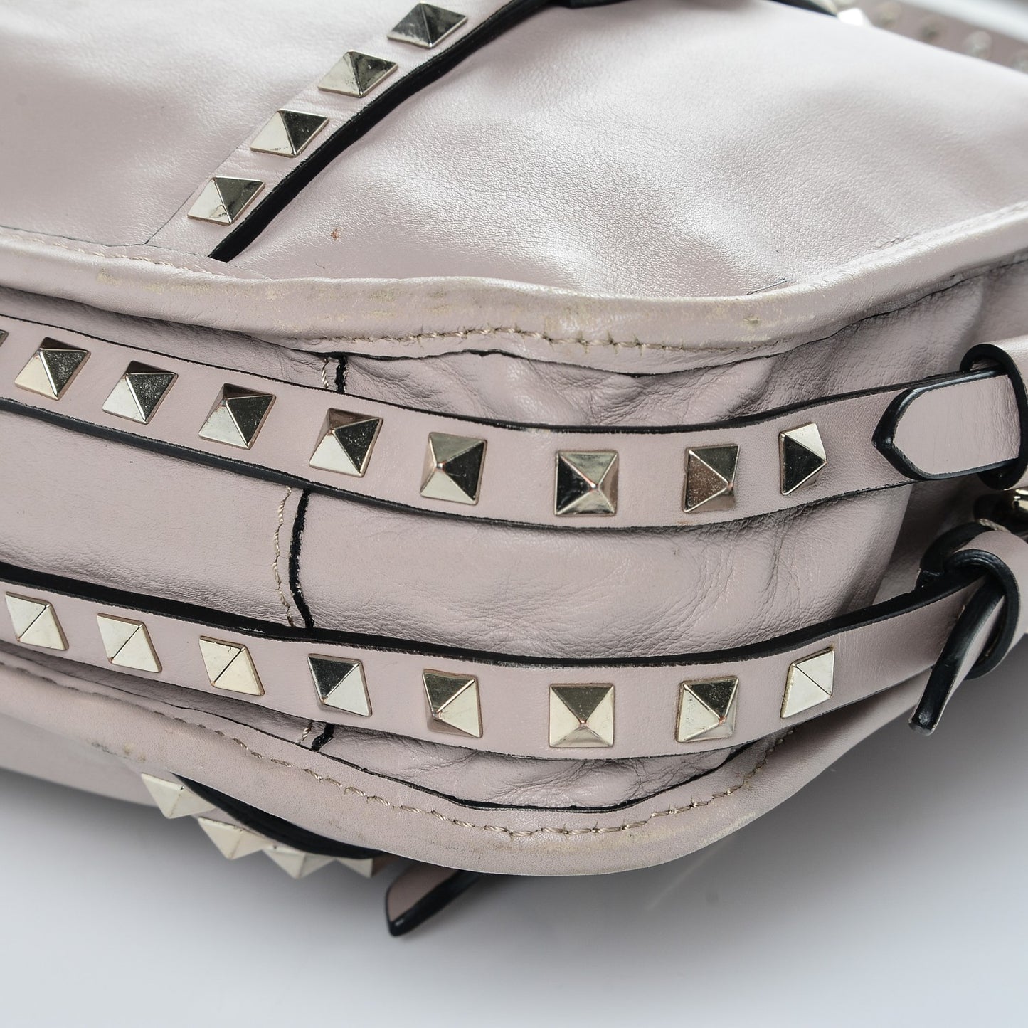 Vitello Rockstud Shopper Tote Poudre