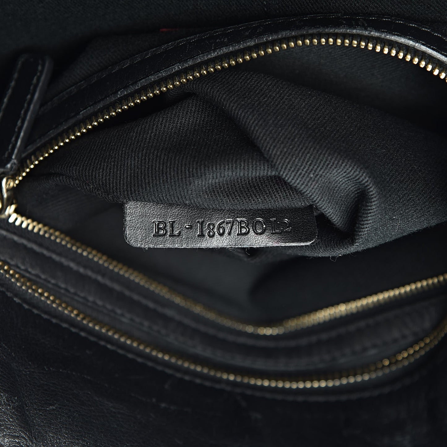 Vitello Rockstud Crossbody Tote Black