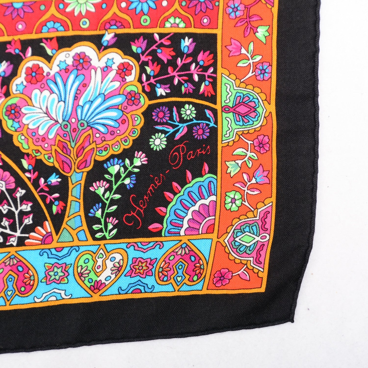 Hermes Cashmere Silk Au Pays De Oiseaux Fleurs Shawl 140 Noir Fuchsia Vert 3 of 6